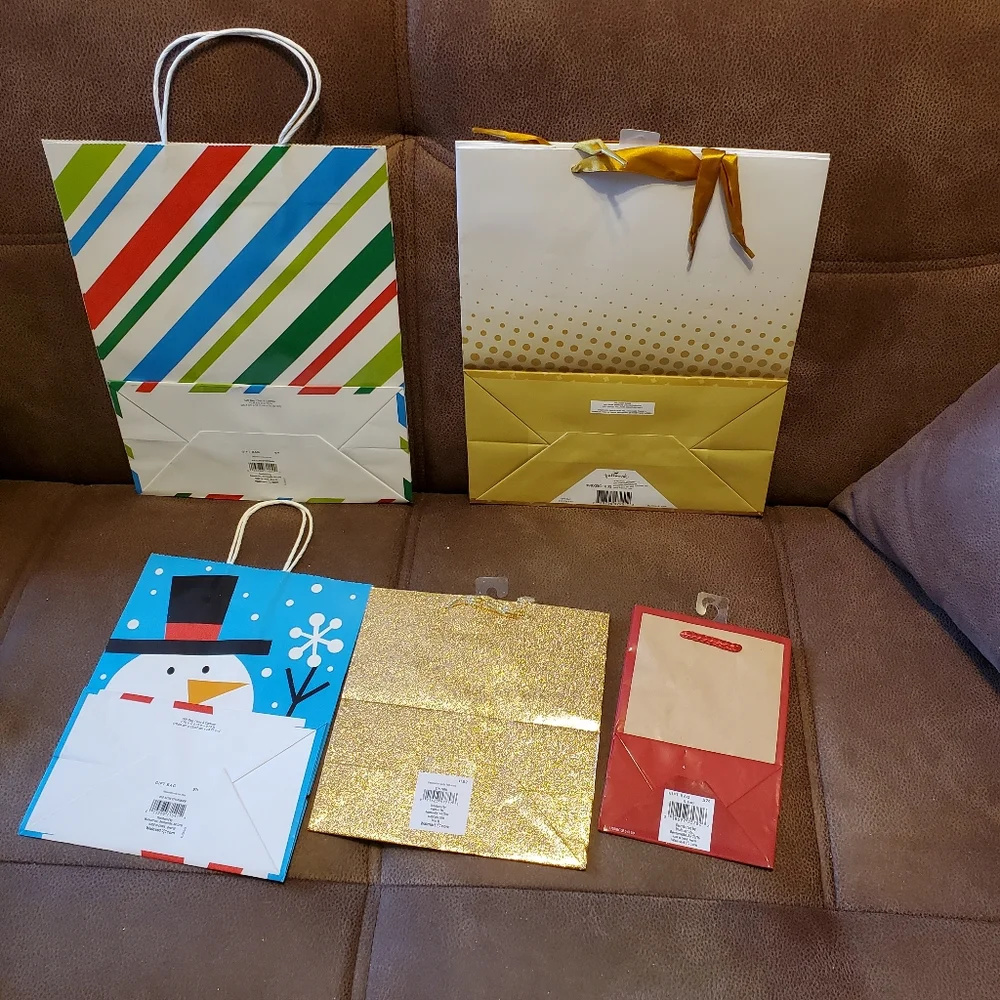 Bundle of five gift bags